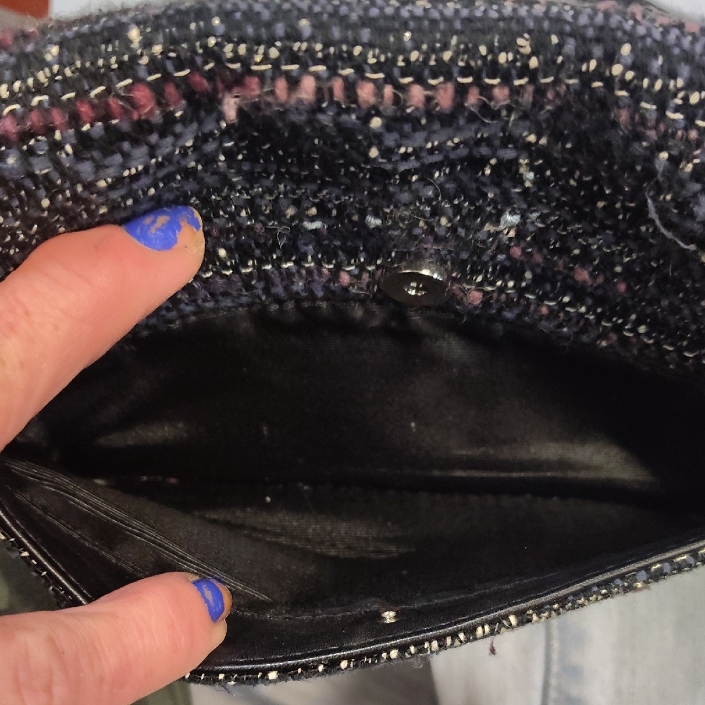 Elegant Black and Silver Crossbody Bag - Picture 7 of 7